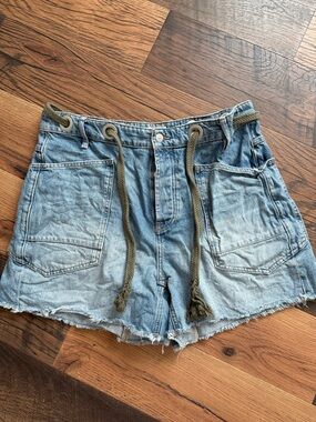 We The Free Light Wash Moxie Barrel Shorts with Olive Drawstring Waist